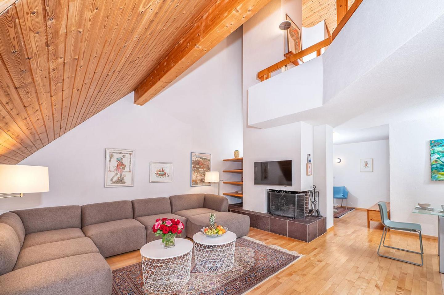 Schweizerhof Ferienwohnungen Lenzerheide 5 Bilik gambar